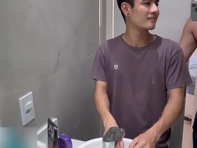 Visita inesperada de um novinho asiático hunk elated porn japan