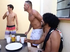 Churrasco, linguiça black, cerveja,  farofa e muito sexo! asian massage porn gay