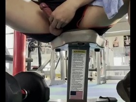 Mr1985 thỦ dâm trong phòng gym chinese daddy cum gay porn