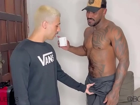 Fui pedir açúcar pro vizinho negão dotado e o putao me deu leite na garganta gay porn japanese sleep