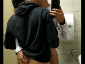 Enchendo a boca do hétero curioso de porra. chinese gay workout porn