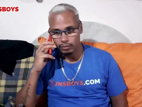 Pediu uma pizza de calabresa , mas acabou convencendo o entregador a trocar a pizza por sexo  l  assista completo no red gay porn asian love