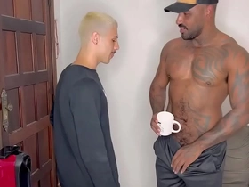 Negão pauzudo dando leito call-girl filho novinho da vizinha que foi pedir açúcar bare gay porn cmnm chinese