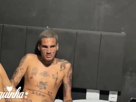 Fotógrafo resolveu dar em cima de cliente hetero e olha no que deu japanese muscle worship gay porn