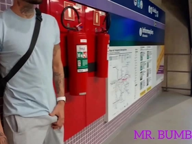 Macho safado se exita na estação de metr0 e se alivia com a puta oferecida ( completo no red e subscrição) japan gay porn hunk ch