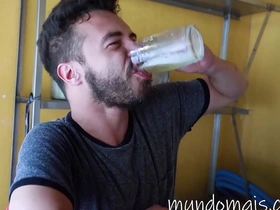 Perdeu a aposta no braço de ferro e teve que dár o cú como pagamento. gay muscular asian porn