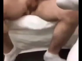 Una buena verga en mi culo hace que me corra free gay porn pinoy