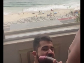 Mamando com gosto essa piroca de 27 cm com essa vista linda da praia (completo no red) gay porn chinese thigs