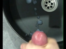 Jerking off a big dick in the bathroom! finished with moans! mountain of cum! muscular straight guy! china gay solo porn