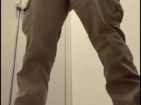 和式トイレで立ちオナ射精 japanese uncaring suit porn