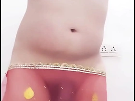 Desi Hijra Nangi Dance - Tu Qamar pakad ke kheeche Haaye Daiya Pairon Ke Neeche gay porn cum chinese